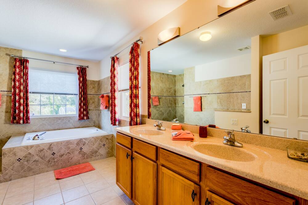 Photo of Bathroom in Lake Wilson Preserve