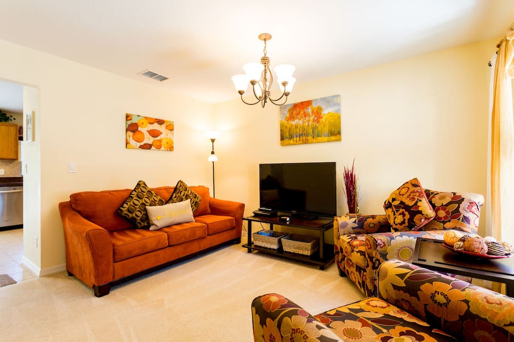 Photo of Livingroom in Lake Wilson Preserve