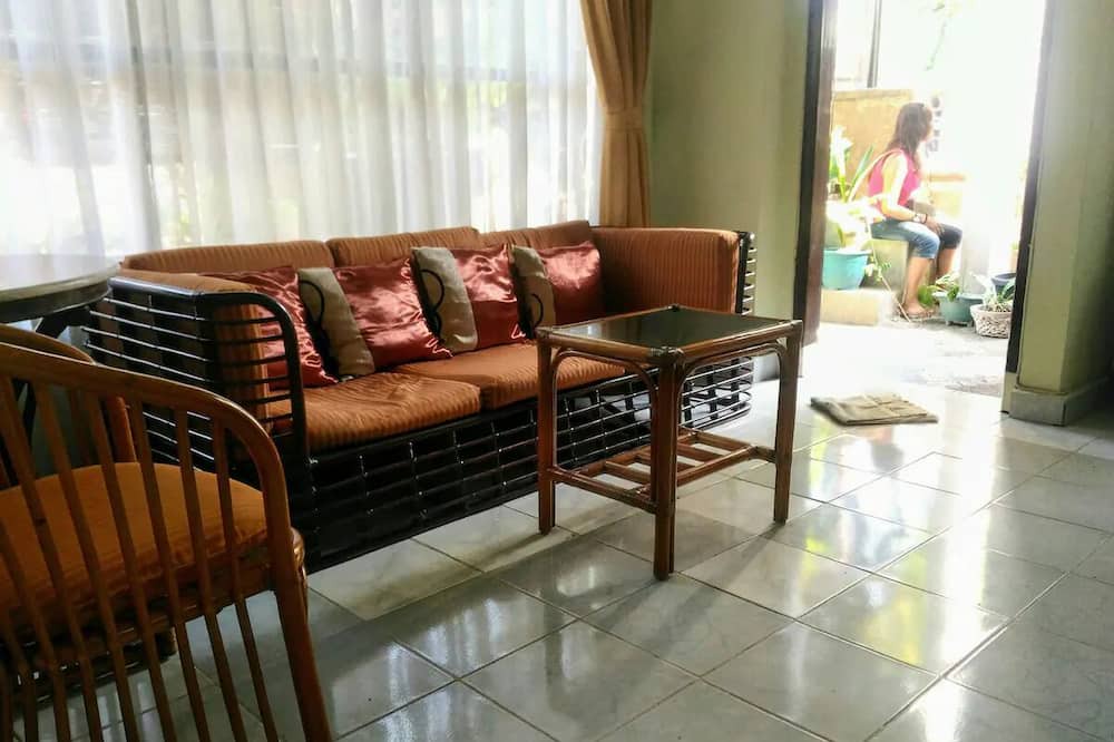 Photo of Livingroom in Mumbul