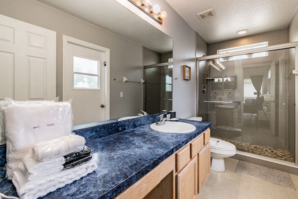 Photo of Bathroom in Lake Berkley
