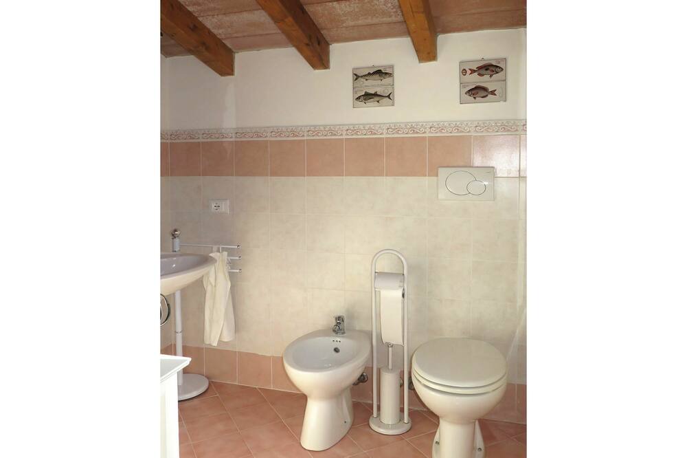 Photo of Bathroom in Patresi