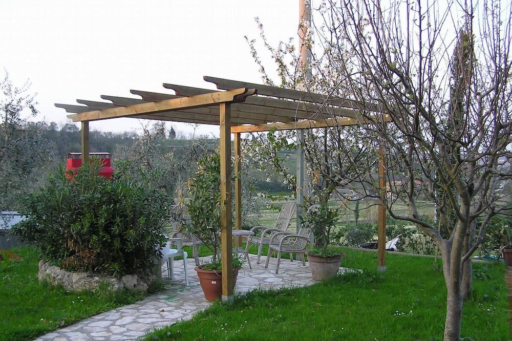 Photo of Outdoor in Lari