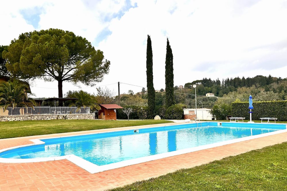 Photo of Outdoor in Lari