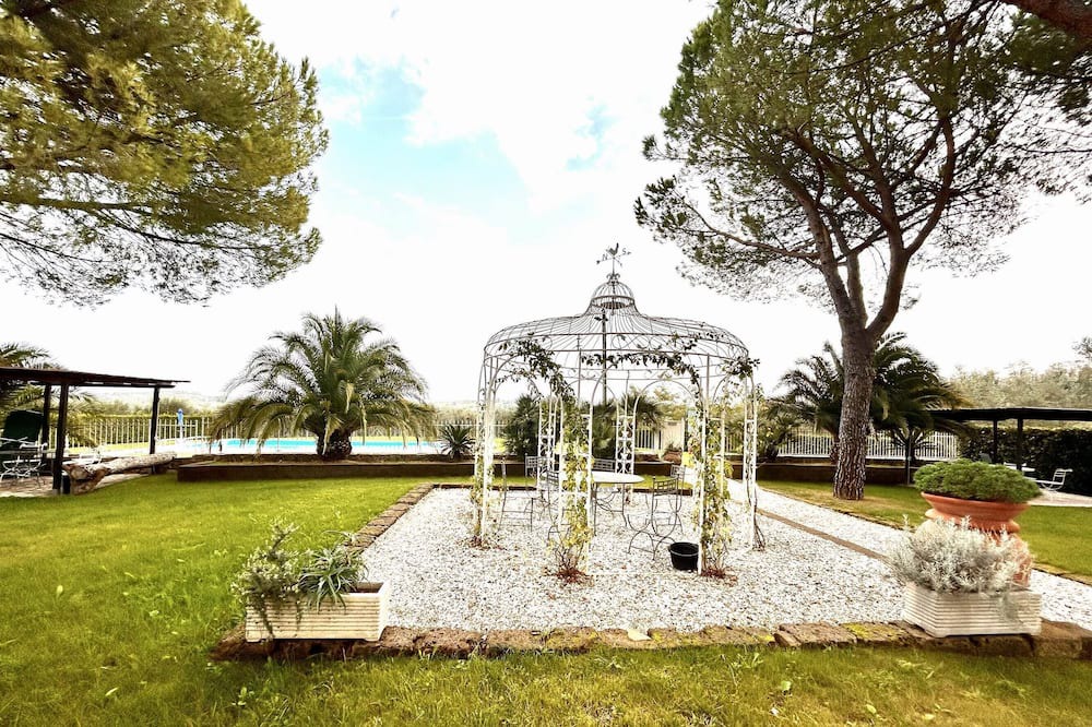 Photo of Outdoor in Lari