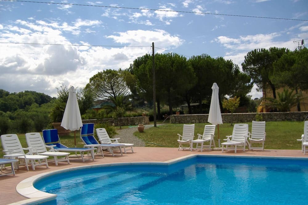 Photo of Outdoor in Lari