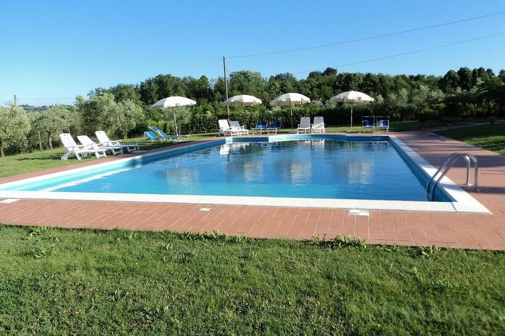 Photo of Outdoor in Lari