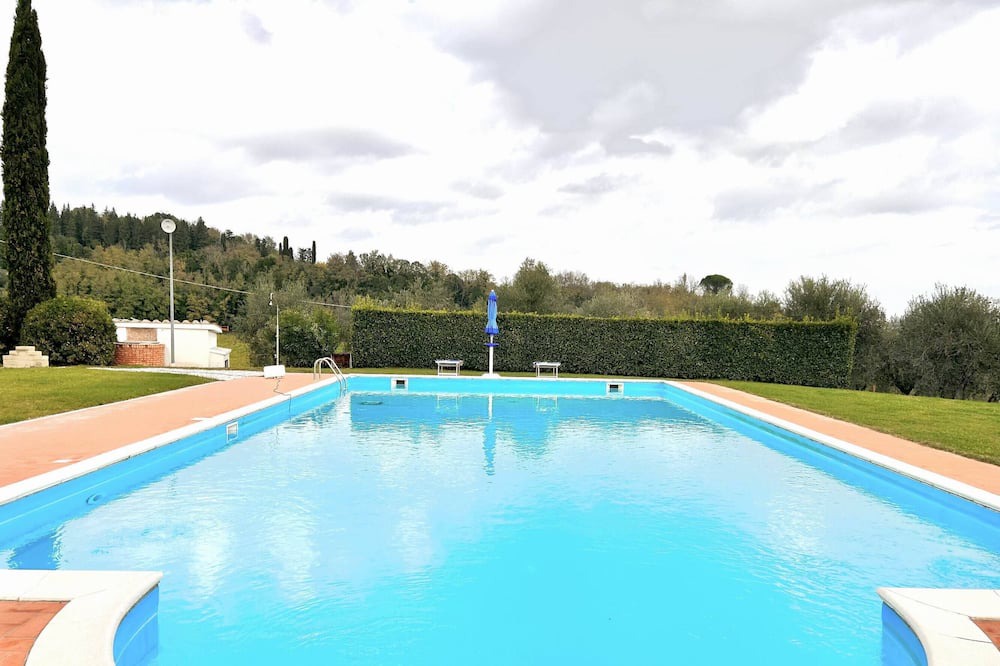 Photo of Outdoor in Lari