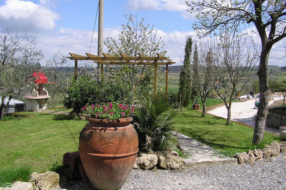Photo of Outdoor in Lari
