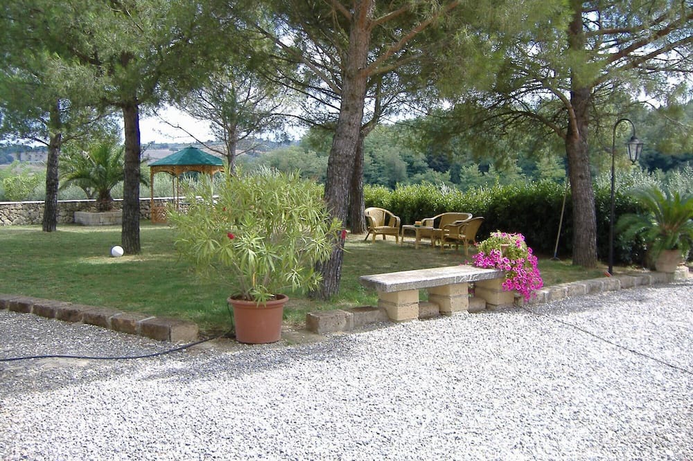 Photo of Outdoor in Lari