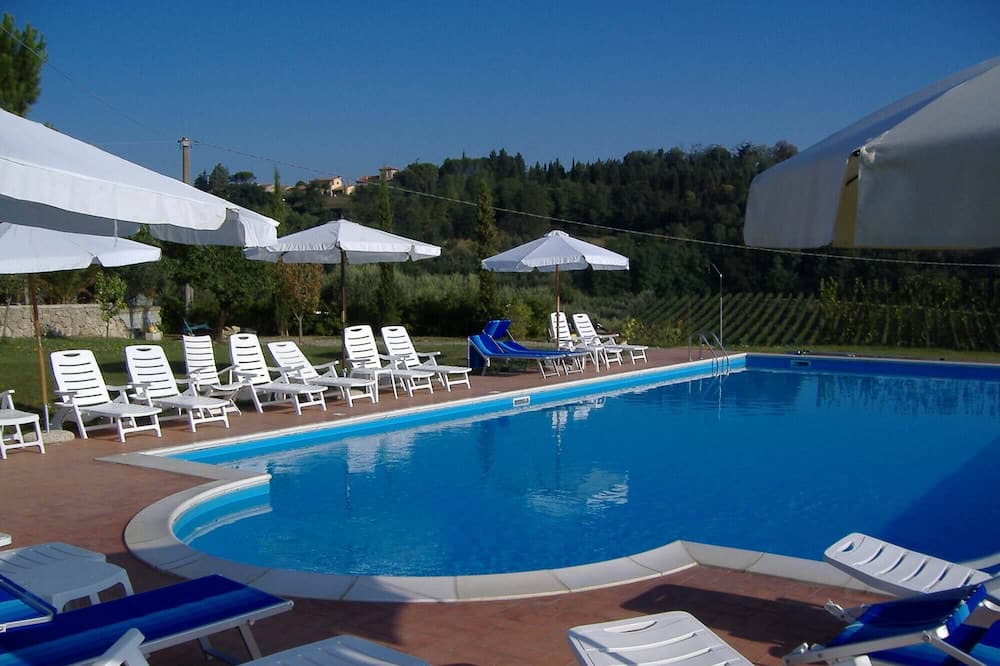 Photo of Outdoor in Lari