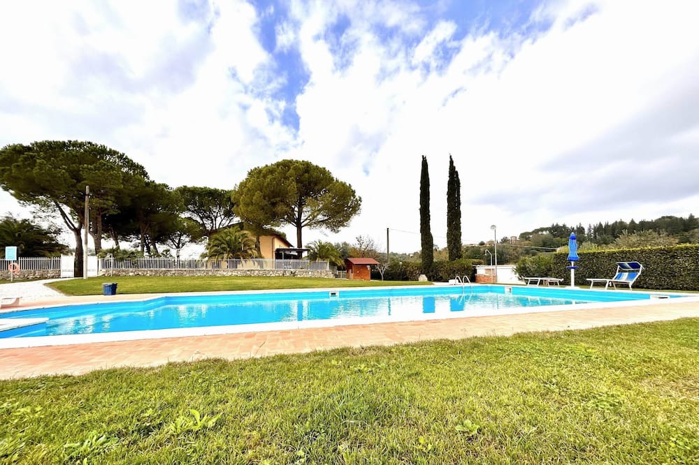 Photo of Outdoor in Lari