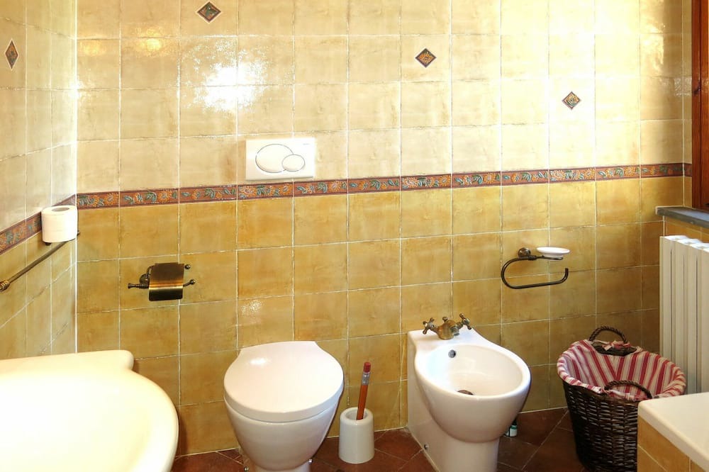 Photo of Bathroom in Orciatico