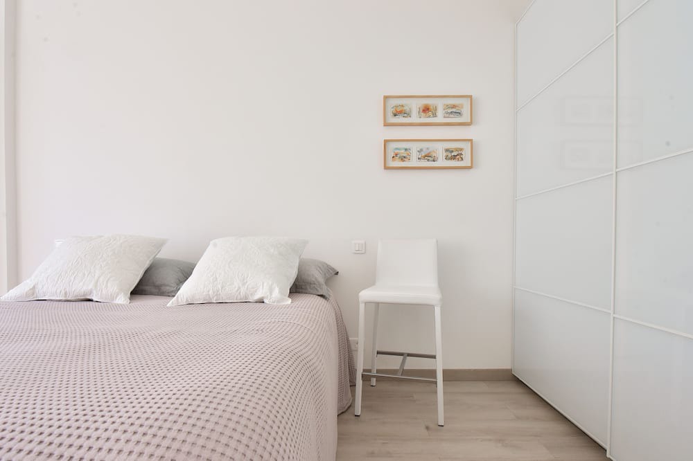 Photo of Bedroom in California - Pezou