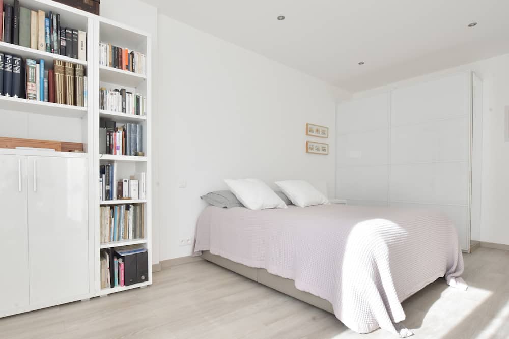Photo of Bedroom in California - Pezou