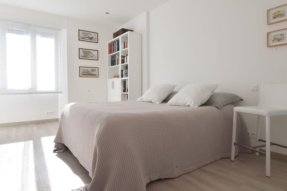 Photo of Bedroom in California - Pezou