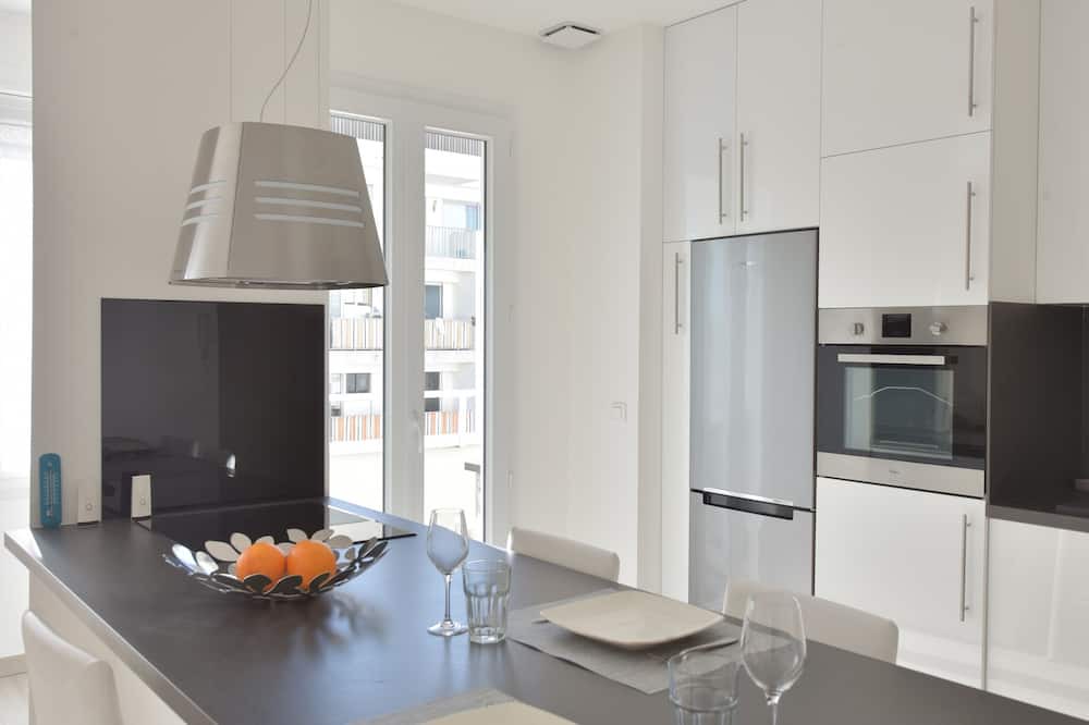Photo of Kitchen in California - Pezou