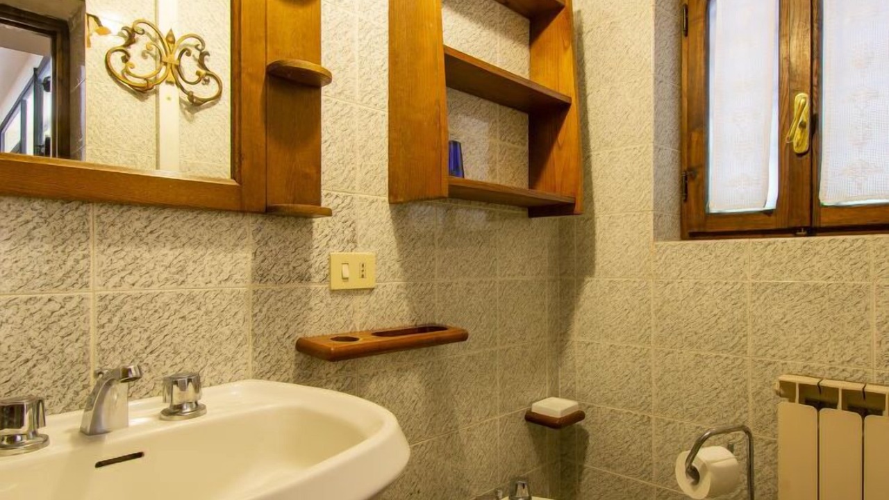 Photo of Bathroom in Loro Ciuffenna
