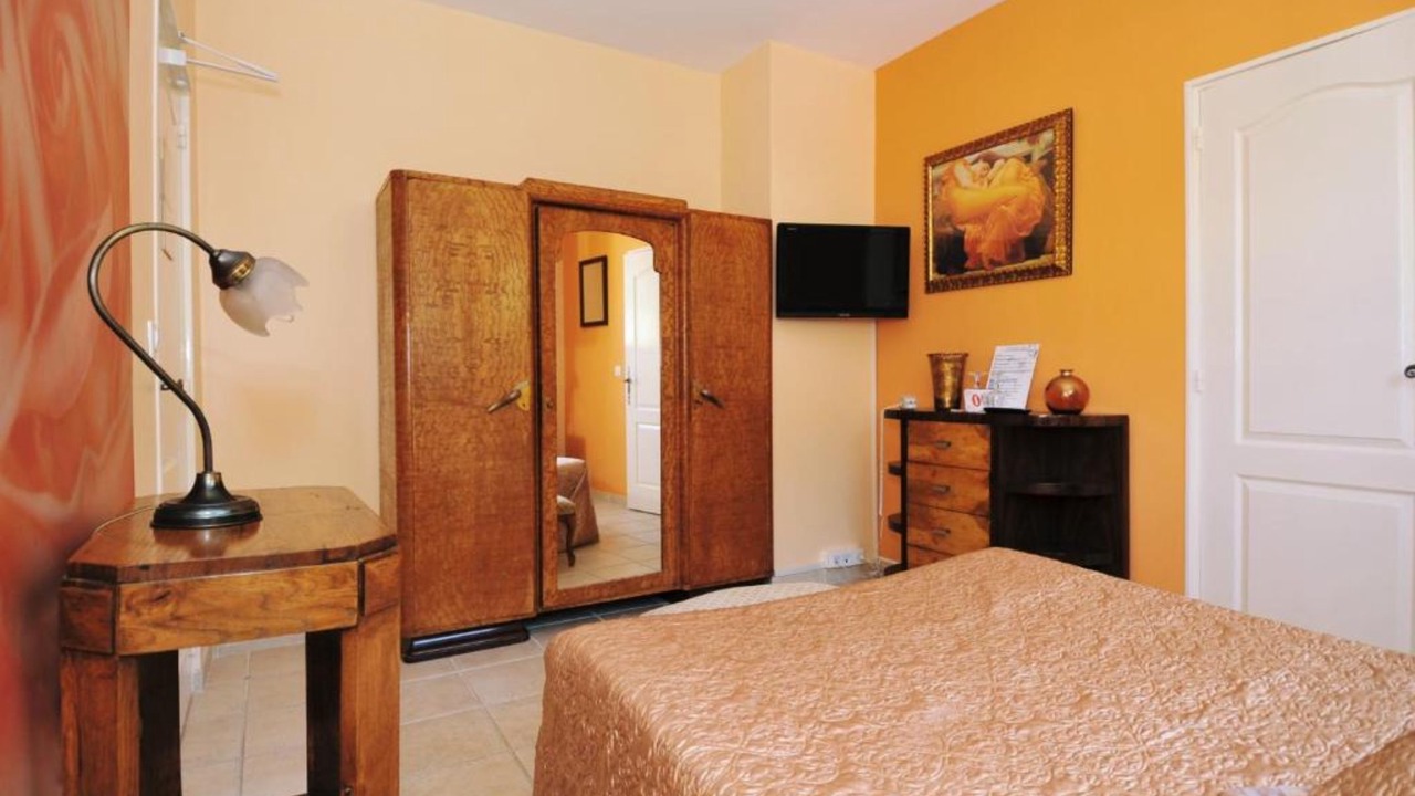 Photo of Bedroom in Guerrevieille