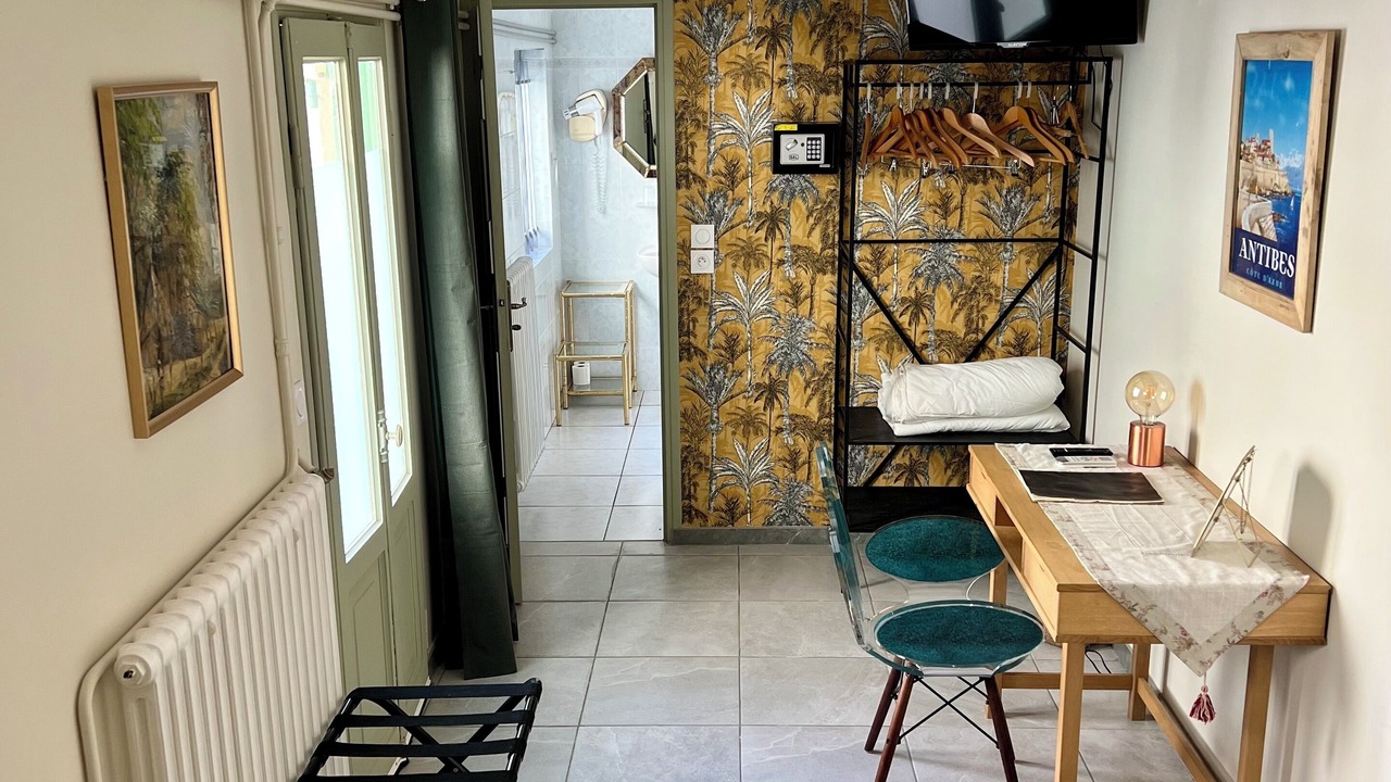 Photo of Bedroom in Antibes City Centre