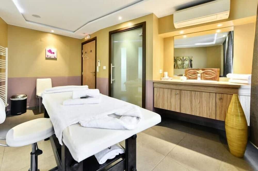 Photo of Bedroom in Antibes City Centre