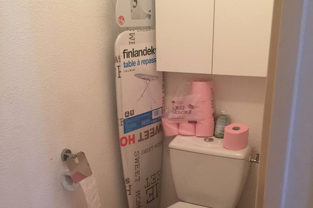 Photo of Bathroom in California - Pezou
