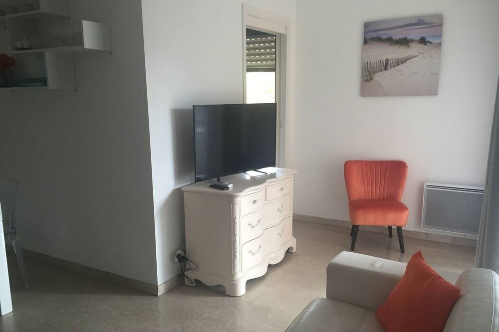 Photo of Livingroom in California - Pezou