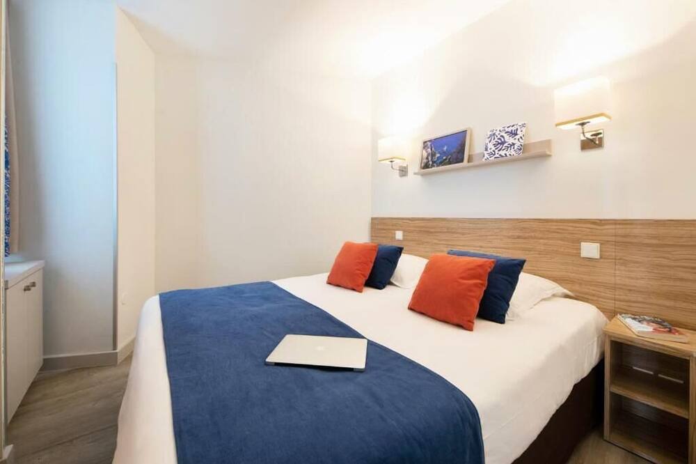 Photo of Bedroom in Antibes City Centre
