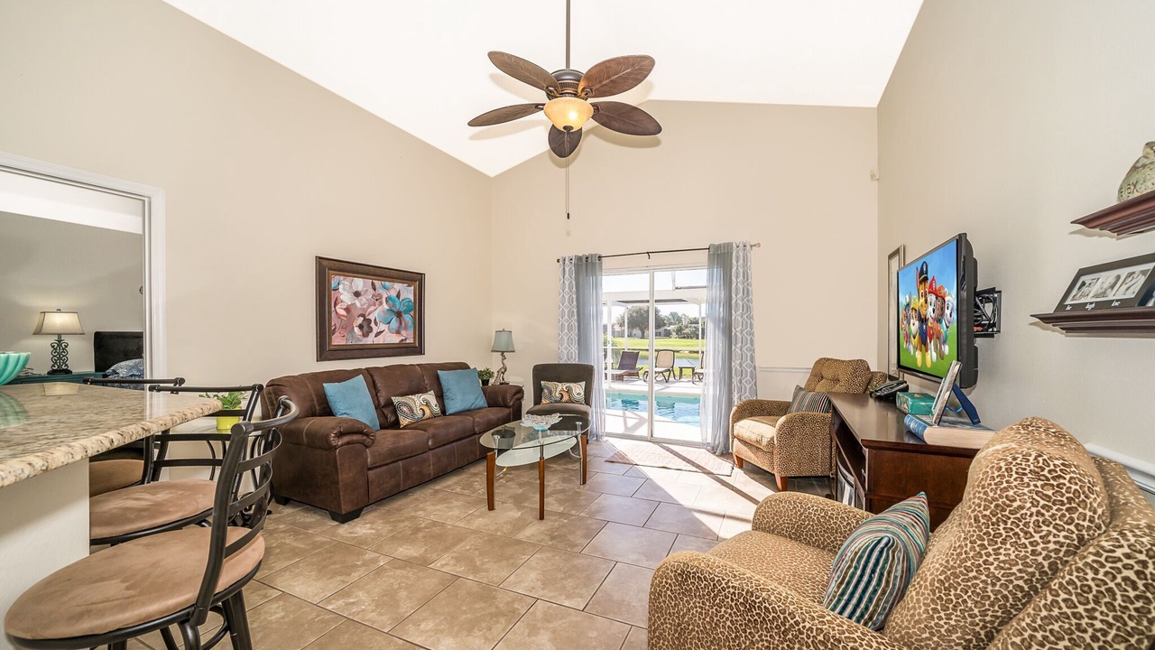 Photo of Livingroom in Crescent Lakes