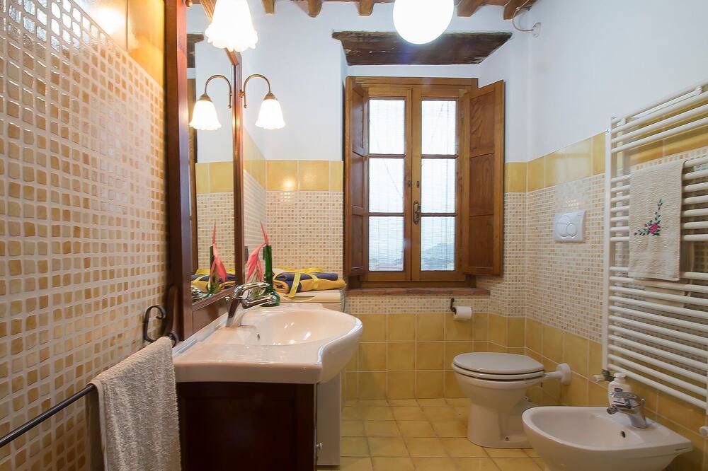 Photo of Bathroom in Massarosa