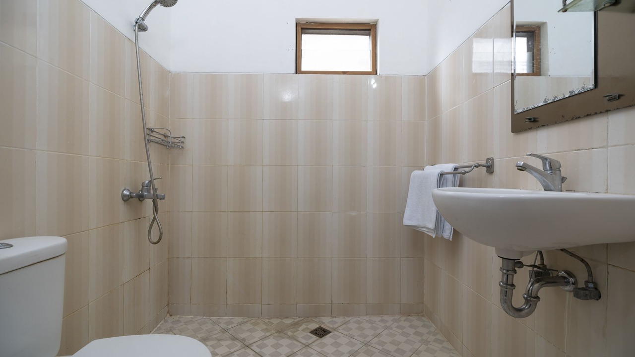 Photo of Bathroom in Sunset Road