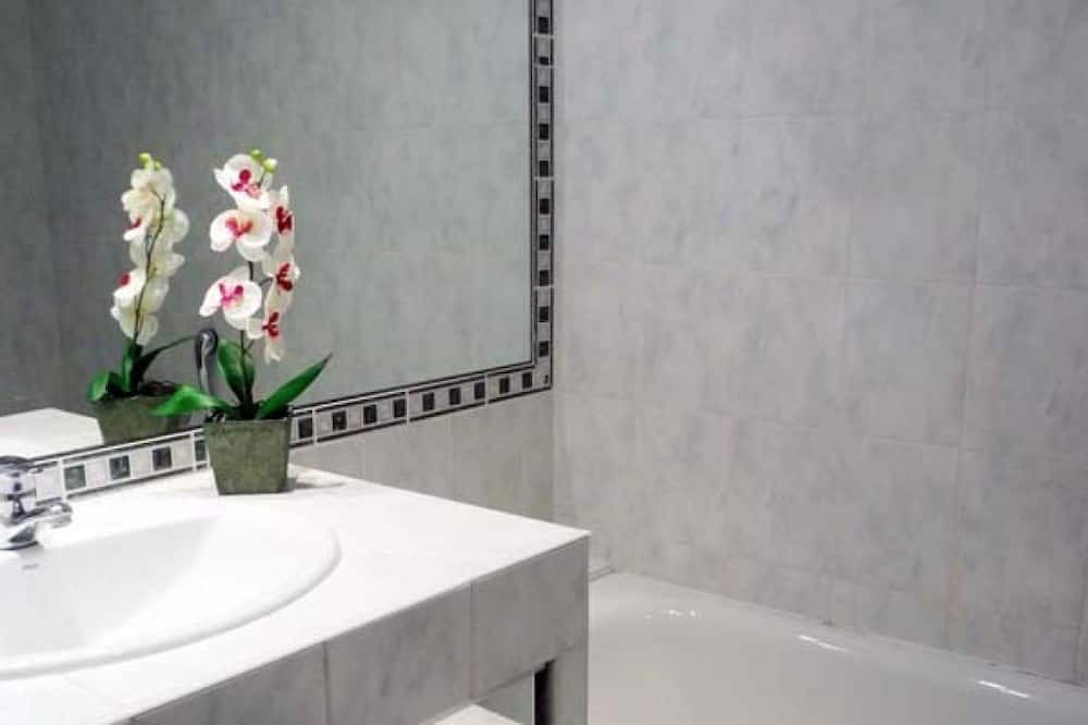 Photo of Bathroom in Quartier du Port