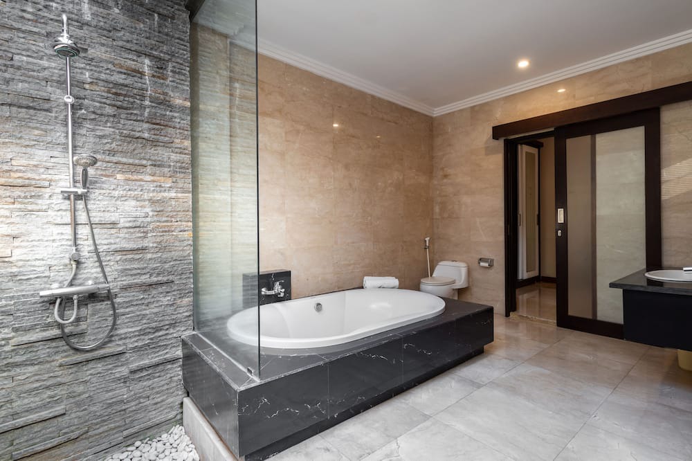 Photo of Bathroom in Sunset Road