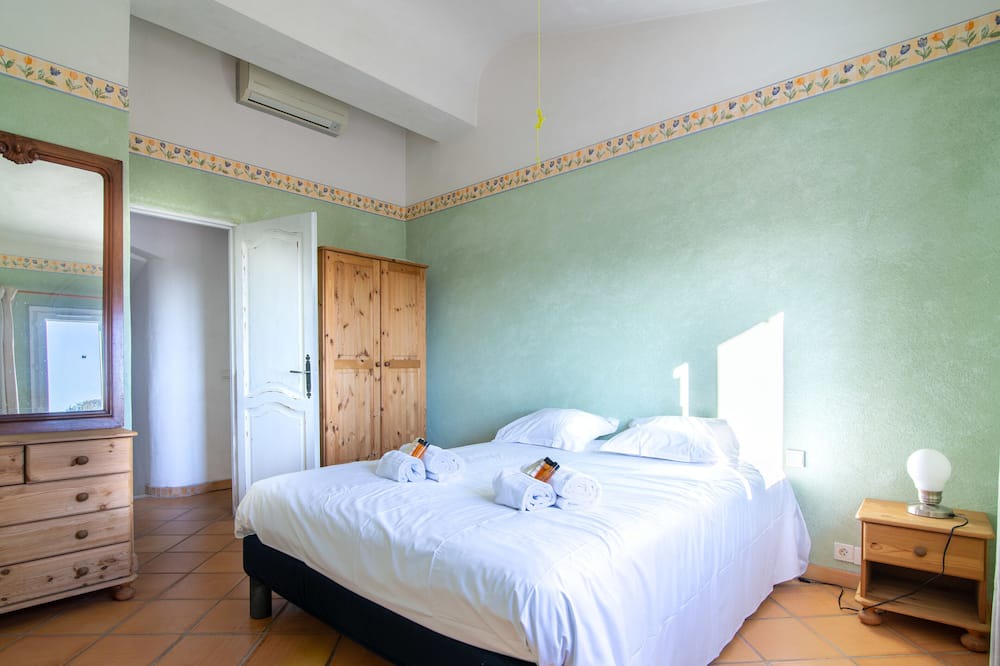 Photo of Bedroom in Biot