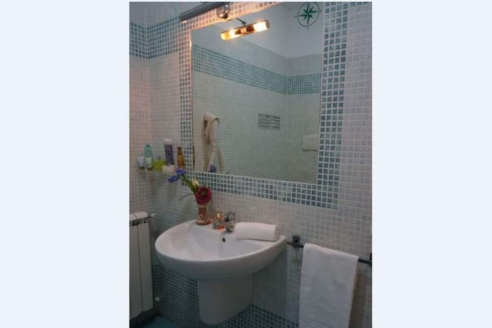 Photo of Bathroom in Vada