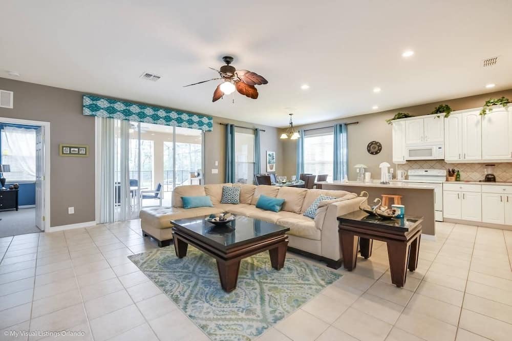 Photo of Livingroom in Watersong