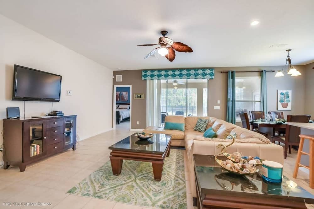 Photo of Livingroom in Watersong