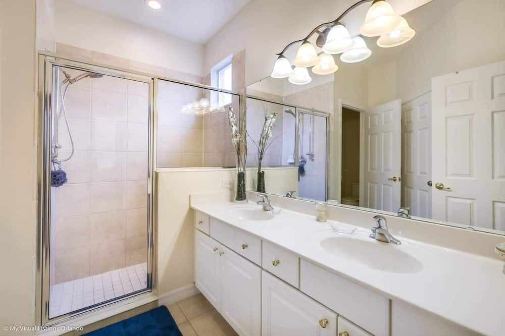 Photo of Bathroom in Watersong