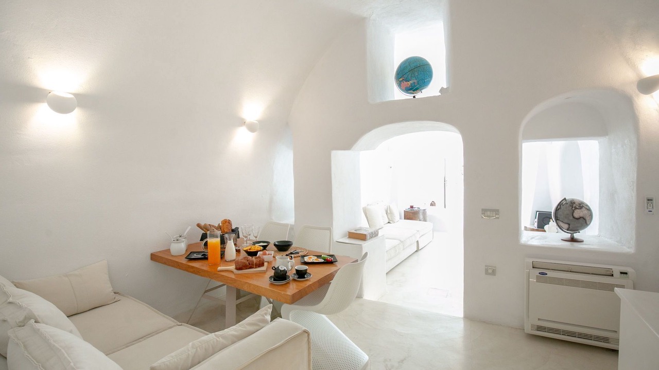 Photo of Others in Fira