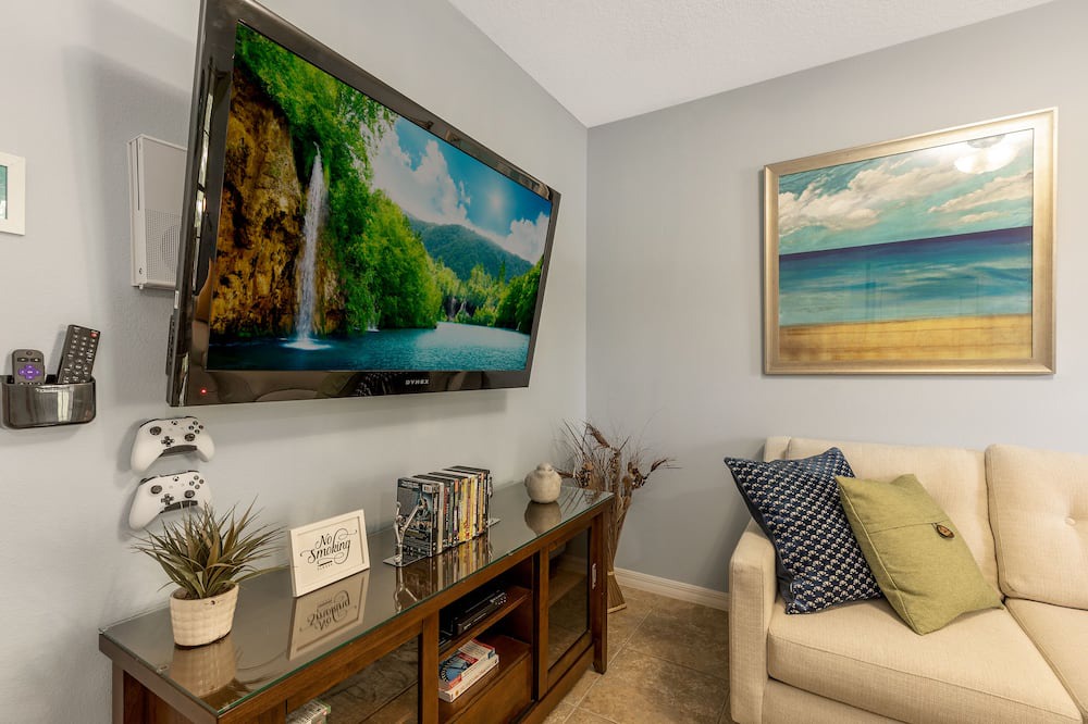 Photo of Livingroom in Cypress Pointe