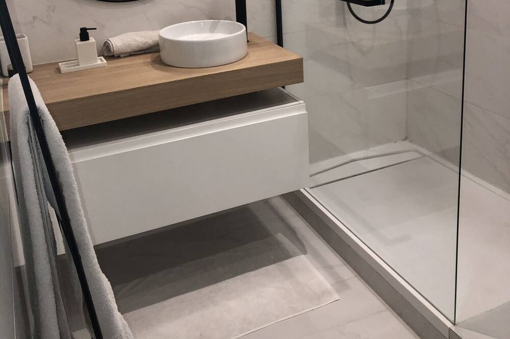Photo of Bathroom in Saint Pierre de Feric