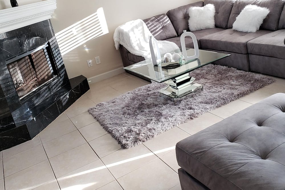 Photo of Livingroom in Azalea Park