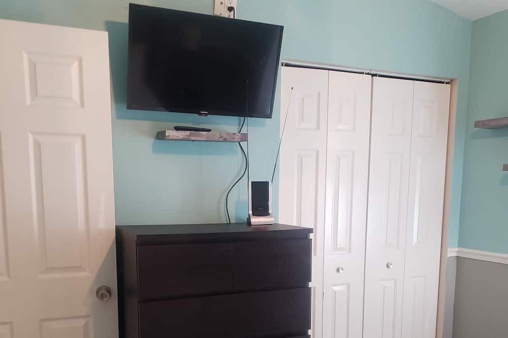 Photo of Bedroom in Azalea Park