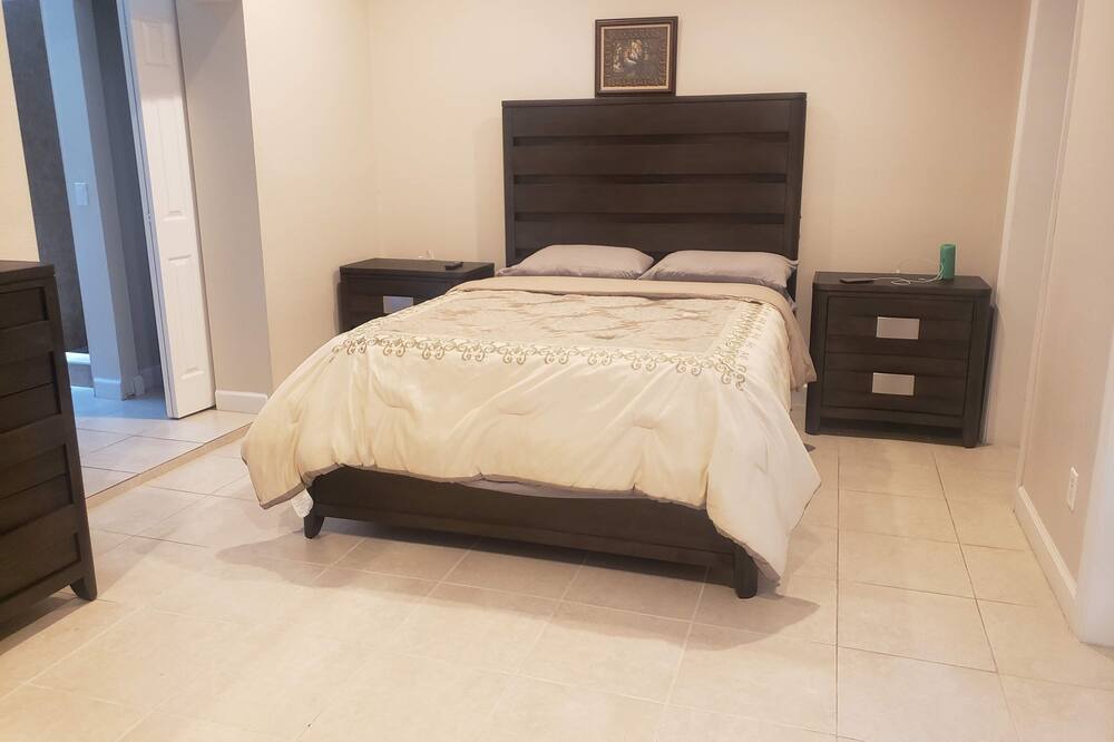 Photo of Bedroom in Azalea Park