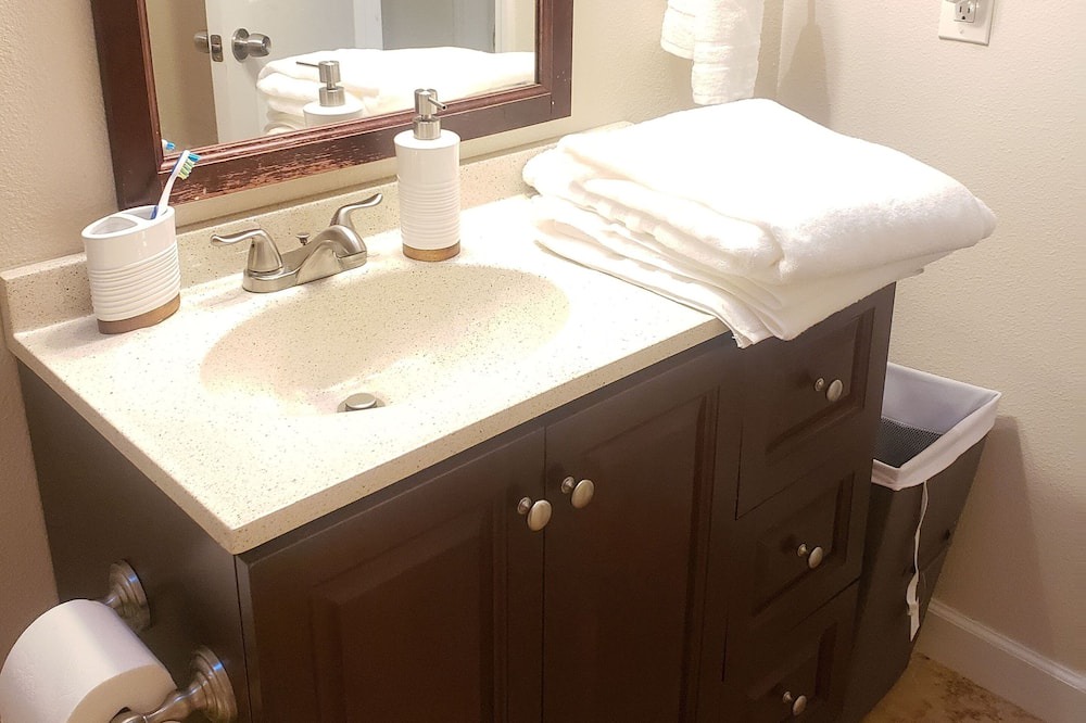 Photo of Bathroom in Azalea Park