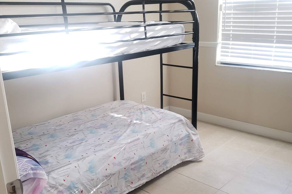 Photo of Bedroom in Azalea Park