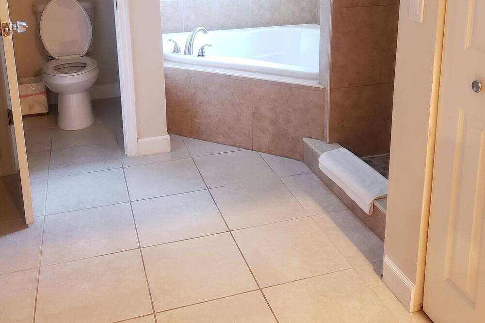 Photo of Bathroom in Azalea Park