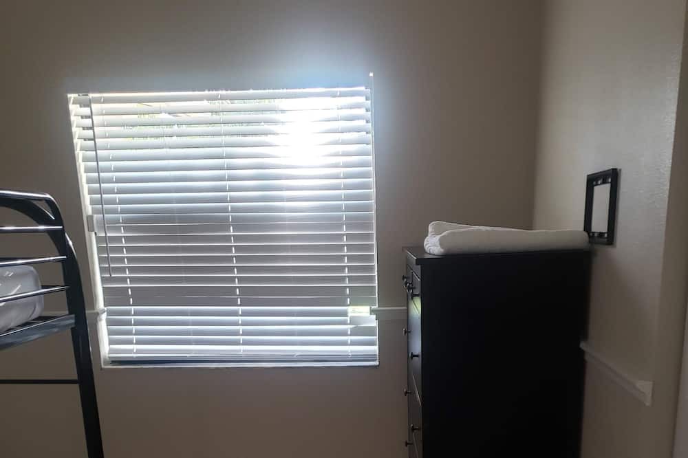 Photo of Bedroom in Azalea Park