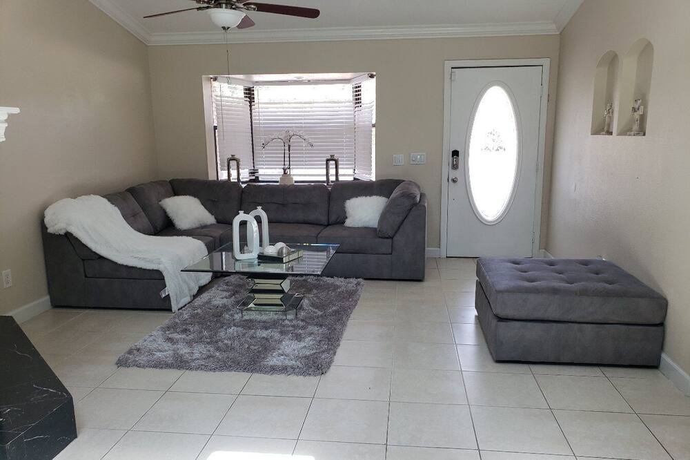 Photo of Livingroom in Azalea Park