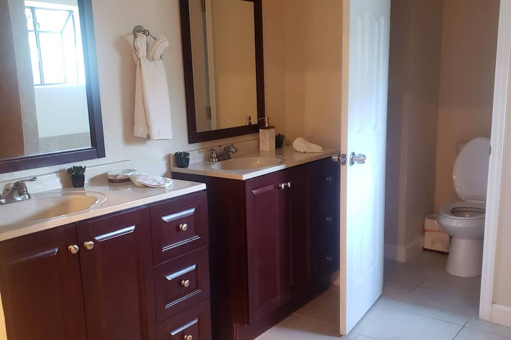 Photo of Kitchen in Azalea Park