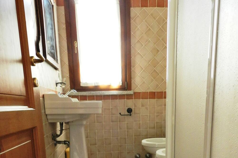 Photo of Bathroom in Patresi